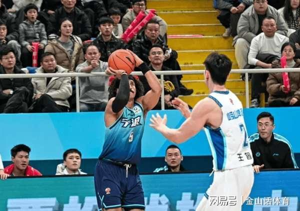 乐鱼官网-唉！43岁少帅上轮雪藏4主力输球，本轮又盲目轻敌，败给平民球队