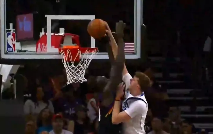 乐鱼官网-大学同学不留情面！弗拉格欲劈扣，马卢阿奇送上排球大帽